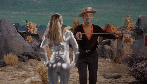 rs_560x320-160523115005-Lost_in_Space_GIF14.gif